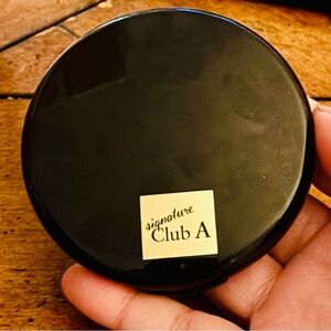 Signature Club A Crystal Facets Eyeshadow Compact